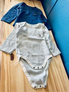 Bundle BabyGap Onesies (set of 2)